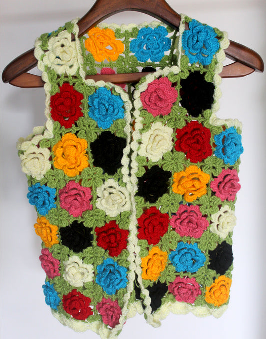 महिलाओं के लिए सुरुचिपूर्ण बहुरंगा पुष्प डिजाइन ऊनी ग्रामीण कार्डिगन