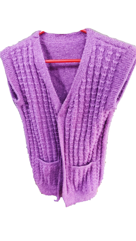 Sleeveless woolen handmade sweater for women or ladies